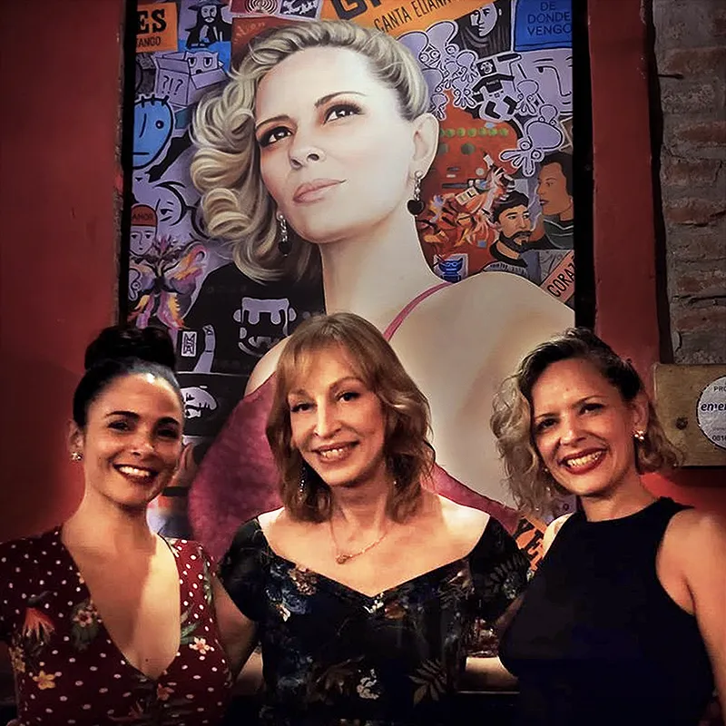 Antonela, Karin, Eliana Vor Bild